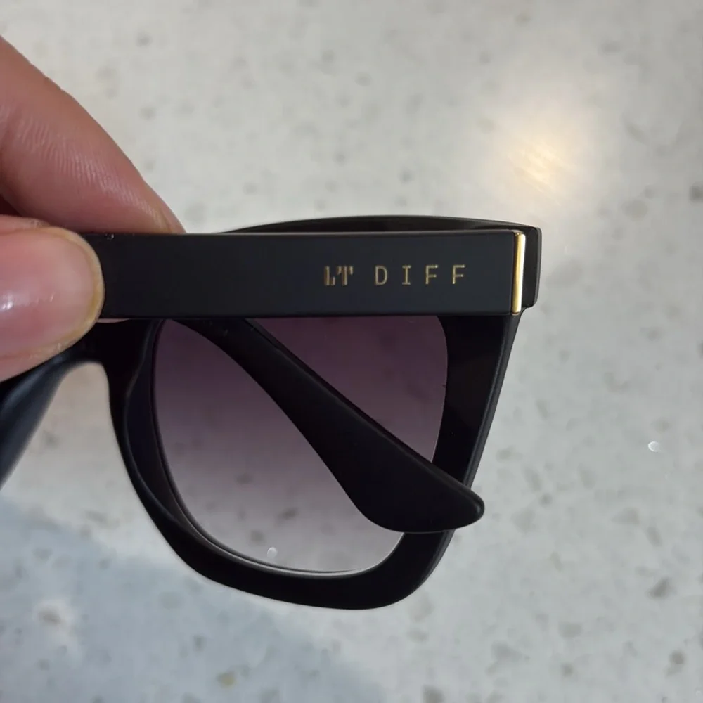 DIFF Black DIFF EYEWEAR Rhys Sunglasses - Picture 8 of 8